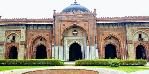 Old looking fort in Delhi called Purana quila