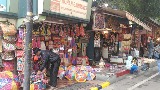 handicraft shop in Janpath market