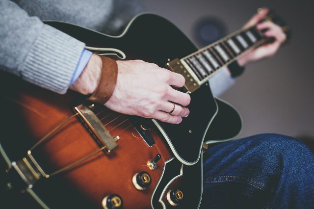 GUITAR MSICAL INSTRUMENT