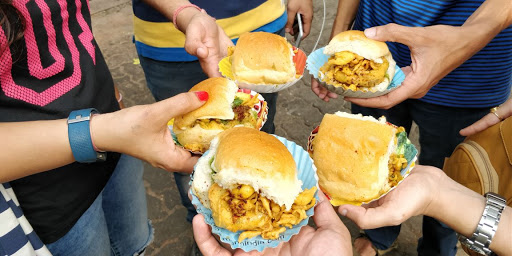 vada pav in mumbai