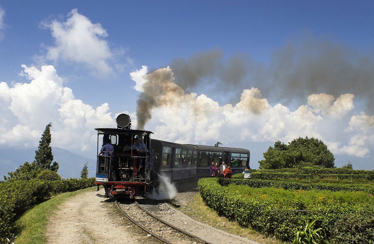 photo of train in darjeeling